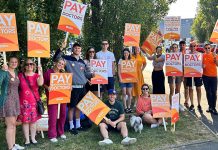 英國初級醫生同意接受政府薪水協議 經過長達18個月的薪資爭議,英格蘭地區的初級醫生終於接受了政府提出的22% 加薪方案。這份協議獲得BMA (British Medical Association)66%會員 的支持,標誌著一連串罷工行動的終結。