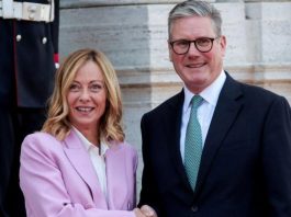 施紀賢與梅洛尼會面 考慮撥款處理非法移民問題 施紀賢與梅洛尼會面,考慮撥款處理非法移民問題。