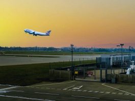 希思路機場過百航班因強風取消 希思路機場過百航班因強風取消