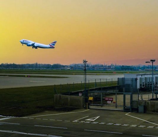 希思路機場過百航班因強風取消 希思路機場過百航班因強風取消