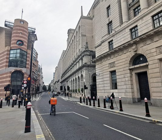 英國經濟持續萎縮 十月下跌0.1% 英國經濟持續萎縮 十月下跌0.1%