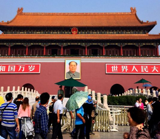 中國被指秘密囤積核武 英國應如何應對? 據英國《The i Paper》的報道指出,目前全球陷入「第三次核時代」危機,世界各國正受俄羅斯、朝鮮、伊朗和中國這四個國家的威脅。特別是中國,自新冠疫情後,中國加強了內地消息的封鎖,並估計該國正增加核彈頭的數量,至2035年將增加一倍,至一千枚。
