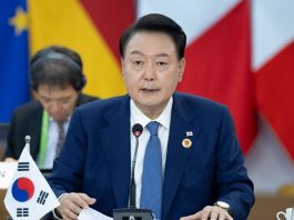 南韓總統宣布緊急戒嚴 反對黨:嚴重衝擊民主 南韓總統尹錫悅今天晚間發表緊急談話,宣布南韓實施緊急戒嚴令。