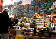 商家怒斥警察無能 被迫親自逮捕偷竊犯 商家怒斥警察無能 被迫親自逮捕偷竊犯