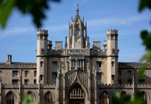 英國大學招收英文能力不足留學生惹爭議 英國大學招收英文能力不足留學生惹爭議