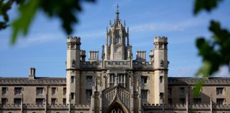 英國大學招收英文能力不足留學生惹爭議