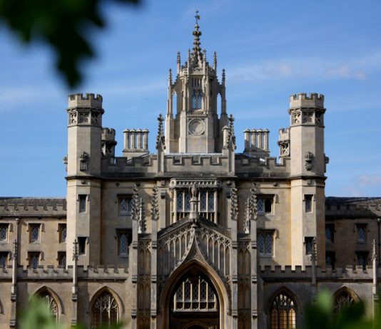 英國大學招收英文能力不足留學生惹爭議 英國大學招收英文能力不足留學生惹爭議