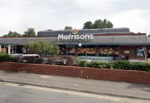 曼徹斯特超市發生疑似搶劫案 拆彈專家趕赴現場 曼徹斯特超市發生疑似搶劫案 拆彈專家趕赴現場