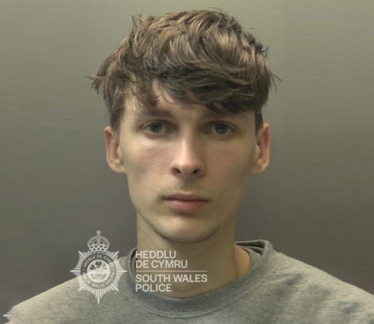 億萬富翁繼承人刺殺室友判終身監禁 億萬富翁繼承人刺殺室友判終身監禁