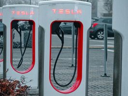 電動車減少燃料稅收入 專家建議引入按距離徵稅 電動車減少燃料稅收入 專家建議引入按距離徵稅