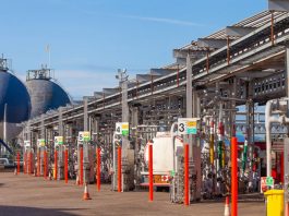 施紀賢撥款2億救煉油廠 工會批政府行動太慢 施紀賢撥款2億救煉油廠 工會批政府行動太慢