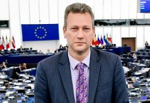 前改革黨威爾斯領袖 被控收受俄羅斯賄賂 前改革黨威爾斯領袖 被控收受俄羅斯賄賂