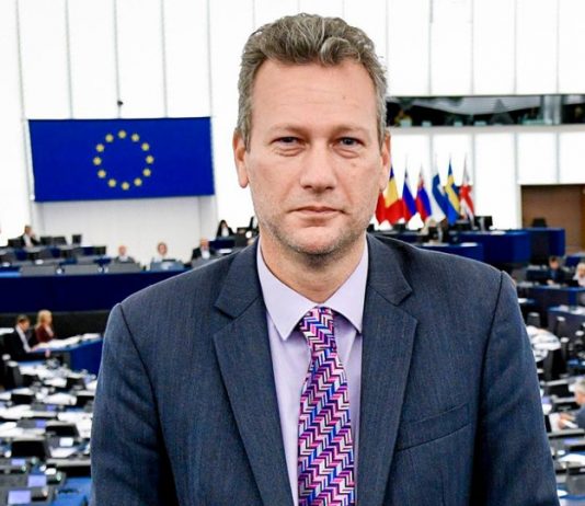 前改革黨威爾斯領袖 被控收受俄羅斯賄賂 前改革黨威爾斯領袖 被控收受俄羅斯賄賂