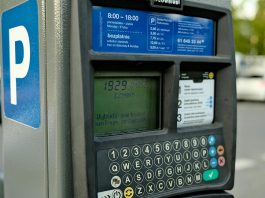 列斯新設公園泊車咪錶被破壞 列斯新設公園泊車咪錶被破壞