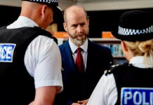 商業及貿易大臣韋諾韜 被揭誇大律師資歷受查 商業及貿易大臣韋諾韜 被揭誇大律師資歷受查