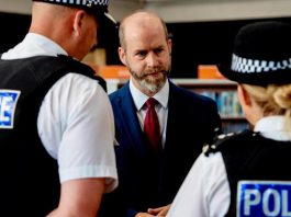 商業及貿易大臣韋諾韜 被揭誇大律師資歷受查 商業及貿易大臣韋諾韜 被揭誇大律師資歷受查