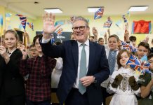 被指涉違反疫情限制令 施紀賢出發會歐盟 被指涉違反疫情限制令 施紀賢出發會歐盟