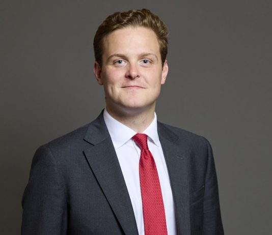 WhatsApp醜聞繼續發酵 多一名議員受查 WhatsApp醜聞繼續發酵 多一名議員受查