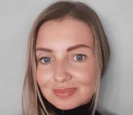 監獄長獲毒販男友 贈送1.2萬鎊平治汽車 監獄長獲毒販男友 贈送1.2萬鎊平治汽車