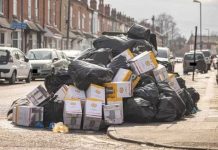 垃圾工人罷工引發混亂 伯明翰陷入「垃圾末日」 垃圾工人罷工引發混亂 伯明翰陷入「垃圾末日」