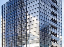 因遮光影響床上閱讀 退休夫婦要求拆對面大廈 因遮光影響床上閱讀 退休夫婦要求拆對面大廈