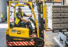 英國三百萬工人 4月1日起加薪 英國三百萬工人 4月1日起加薪