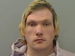 女子偷拍男子如廁入獄 受害者達800人 女子偷拍男子如廁入獄 受害者達800人