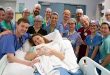 英國首例 子宮移植女子誕下女嬰 英國首例 子宮移植女子誕下女嬰