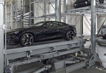 停車場自泊系統故障 貨車走唔到被困兩年 停車場自泊系統故障 貨車走唔到被困兩年