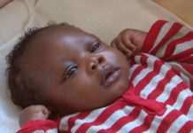 倫敦警方上門收集DNA 尋找三名棄嬰父母 倫敦警方上門收集DNA 尋找三名棄嬰父母