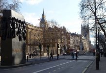政府計劃將Whitehall約1.2萬員工遷出倫敦 政府計劃將Whitehall約1.2萬員工遷出倫敦