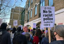 黑人女學生遭脫衣搜身 警員惹公憤被革職 黑人女學生遭脫衣搜身 警員惹公憤被革職