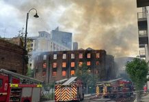 曼徹斯特市中心大火 濃煙密佈鐵路嚴重受阻 曼徹斯特市中心大火 濃煙密佈鐵路嚴重受阻