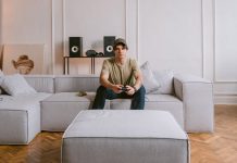 英國年輕男性較女性更傾向與父母同住 英國年輕男性較女性更傾向與父母同住