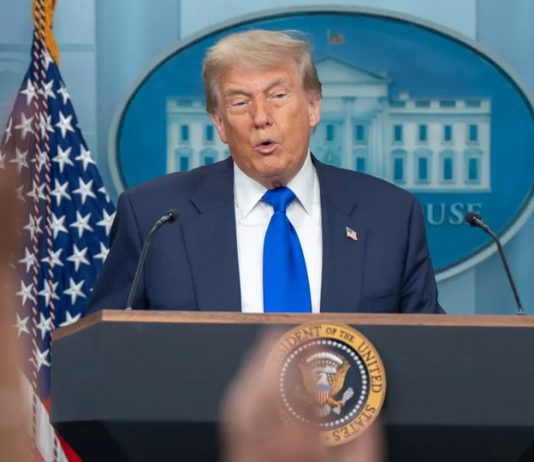 特朗普擬訪蘇格蘭高球場 當地政黨批浪費警力 特朗普擬訪蘇格蘭高球場 當地政黨批浪費警力