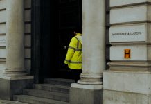 稅務局直接扣款 追收470億鎊欠稅 稅務局直接扣款 追收470億鎊欠稅