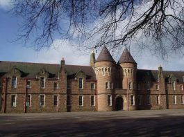 安置非法船民住軍營 加快關閉庇護酒店 安置船民住軍營 加快關閉庇護酒店