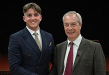 改革黨年輕領袖街頭遇襲 法拉奇譴責施紀賢 改革黨年輕領袖街頭遇襲 法拉奇譴責施紀賢