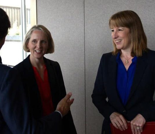 英國檢討退休年齡 李韻晴強調可持續性 英國檢討退休年齡 李韻晴強調可持續性