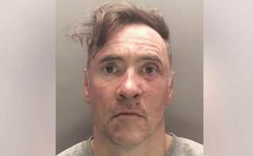 駕車衝入利物浦遊行人群 英前海軍被判囚逾21年 駕車衝入利物浦遊行人群 英前海軍被判囚逾21年