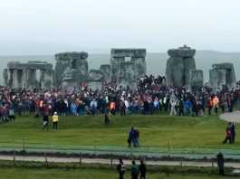 巨石陣舉行冬至慶典 數千人歡呼迎日出 巨石陣舉行冬至慶典 數千人歡呼迎日出