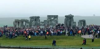 巨石陣舉行冬至慶典 數千人歡呼迎日出 巨石陣舉行冬至慶典 數千人歡呼迎日出