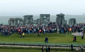 巨石陣舉行冬至慶典 數千人歡呼迎日出 巨石陣舉行冬至慶典 數千人歡呼迎日出