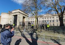 中國大使館裁判在即 9名工黨議員聯署反對 中國大使館裁判在即 9名工黨議員聯署反對