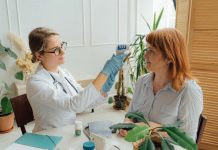 將更年期納入常規檢查 計劃明年推出線上醫院 更年期納入常規檢查 計劃明年推出線上醫院