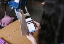 擬立法禁校園使用手機 禁令成效將納入校檢評分 擬立法禁校園使用手機 禁令成效將納入校檢評分