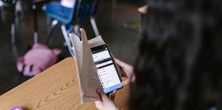 擬立法禁校園使用手機 禁令成效將納入校檢評分 擬立法禁校園使用手機 禁令成效將納入校檢評分