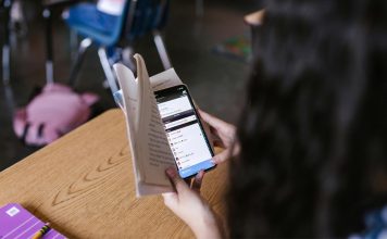 擬立法禁校園使用手機 禁令成效將納入校檢評分 擬立法禁校園使用手機 禁令成效將納入校檢評分