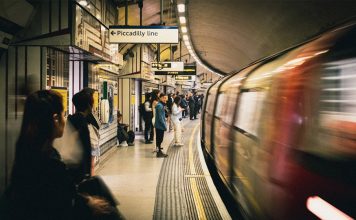 工會反對四天工作週安排 倫敦地鐵本週兩度罷工 工會反對四天工作安排 倫敦地鐵本週兩度罷工