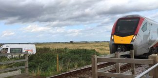 英鐵路故障兼醞釀罷工 暑期南北幹線恐大亂 英鐵路故障兼醞釀罷工 暑期南北幹線恐大亂